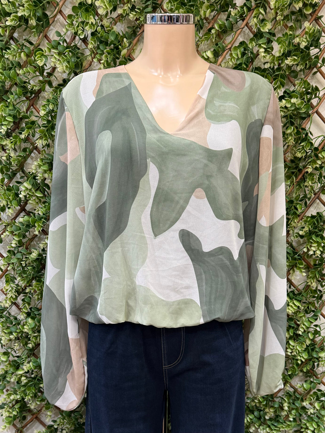Green Print Long Sleeve Bubble Hem V Neck Blouse